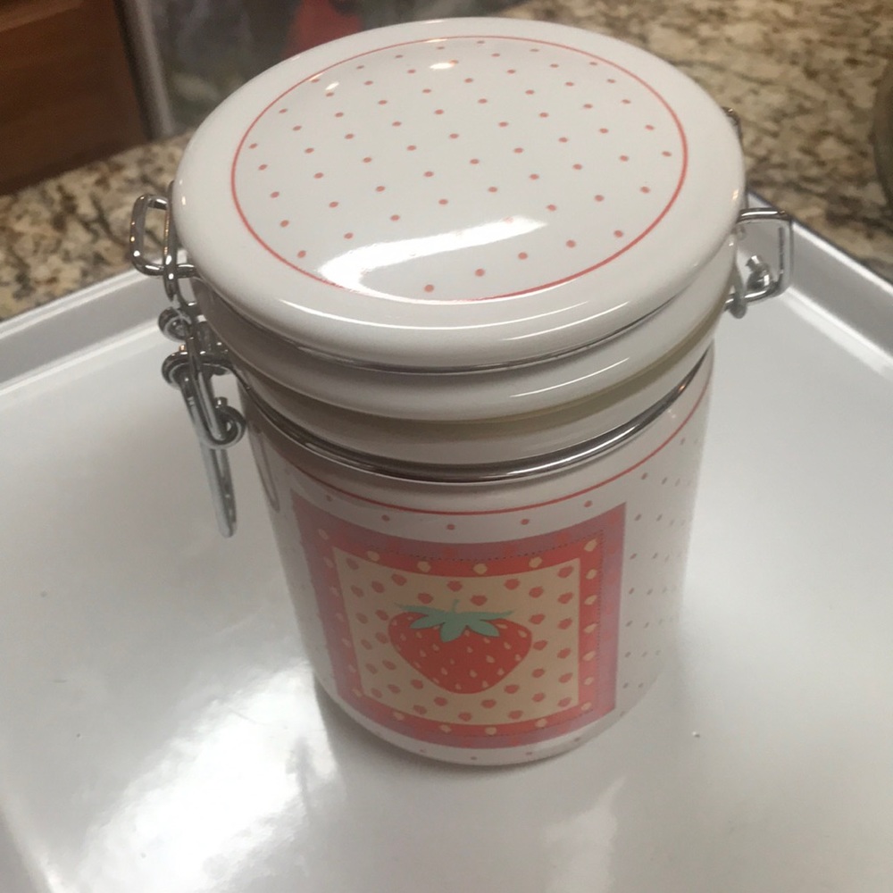 George Good Frabrizio Strawberry Cannister